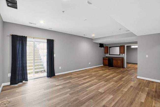 Photo - 2983 Devonfield Ave