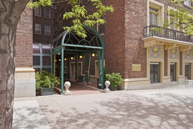 29 State St Unit 813