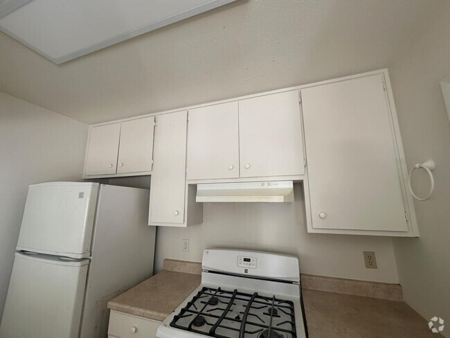 Building Photo - Convenient Auburn 2-Bed | New Carpet | 825 SF Rental