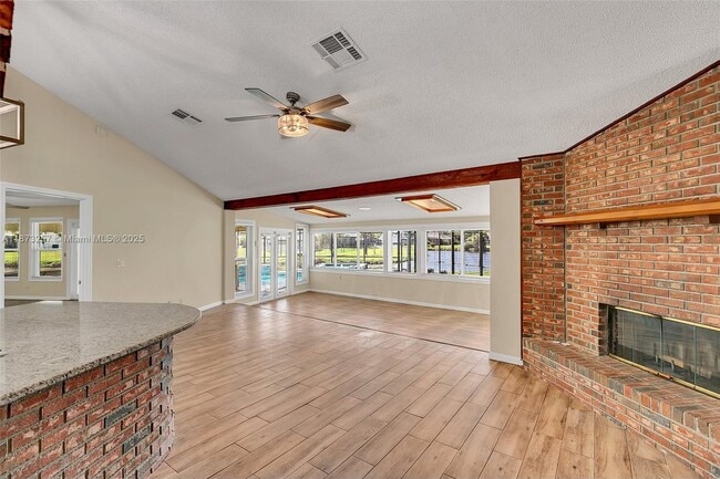 Photo - 1785 Lisa Ln