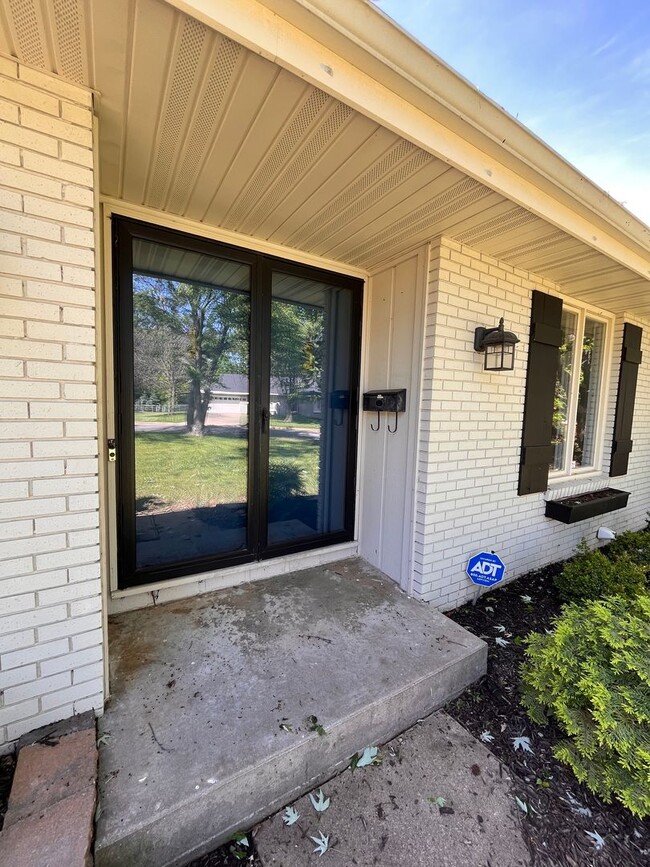Photo - 3-Bed, 2-bath Luxury Southern Hills Designer Home!