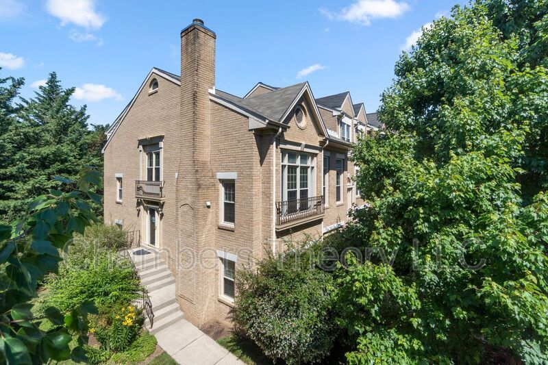 Photo - 2170 Kings Garden Way