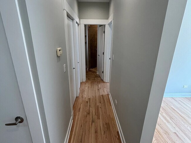 Photo - 2245 W Barry Ave Unit APT 2C