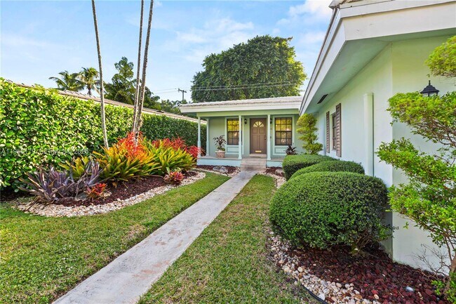 Photo - 736 Alhambra Cir