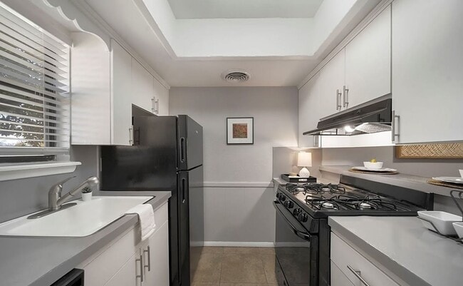 Photo - Avery Park & Square Apartments