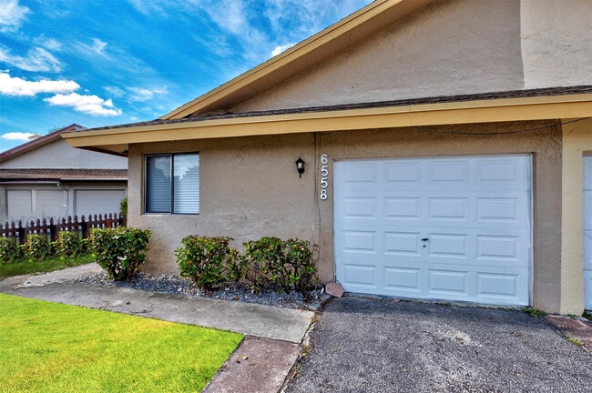 Photo - 6558 Harbour Rd