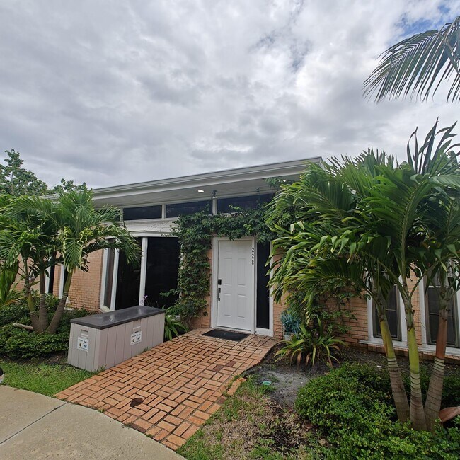 Photo - 228 Flagler Ln