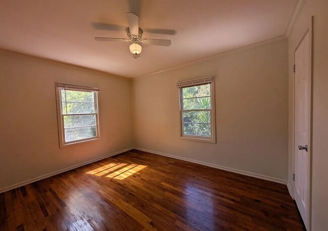 Photo - 890 Josephine St