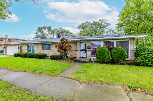 Building Photo - 16446 Emerald Ave Rental