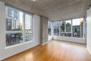 3BR, 2BA - 1,066SF