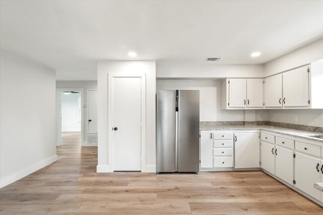 Photo - 7104 Dallas St