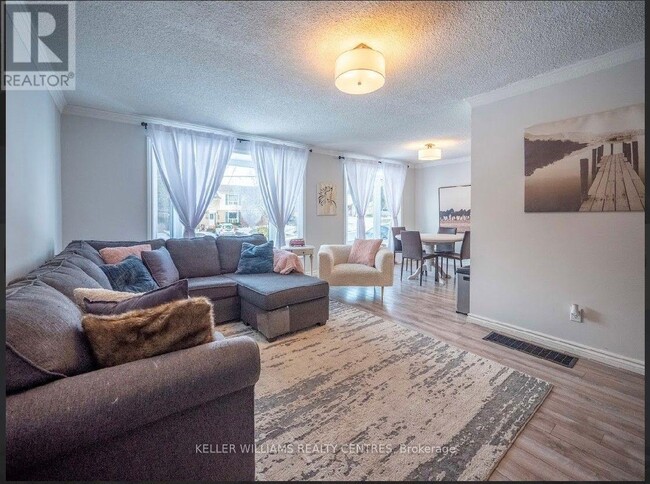 Photo - 807 Greenfield Crescent