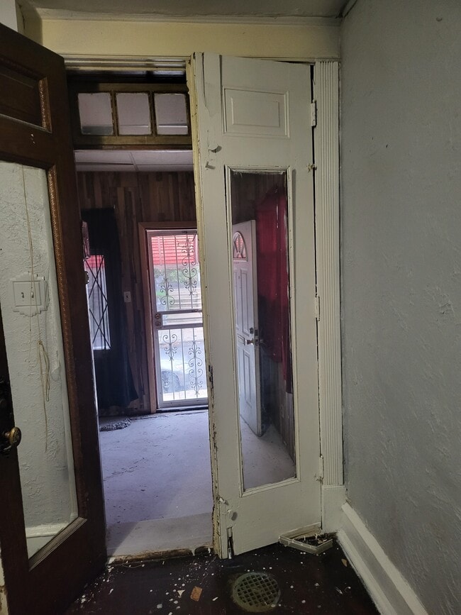 Photo - 643 N Peach St