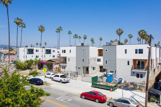 Photo - 962 N Normandie Ave Townhomes