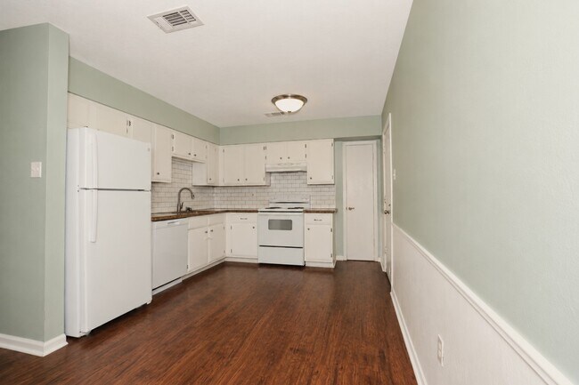 Photo - 608 N Plantation Dr