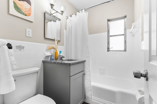 Photo - 1035 Queen St N Unit 1035 Queen St N