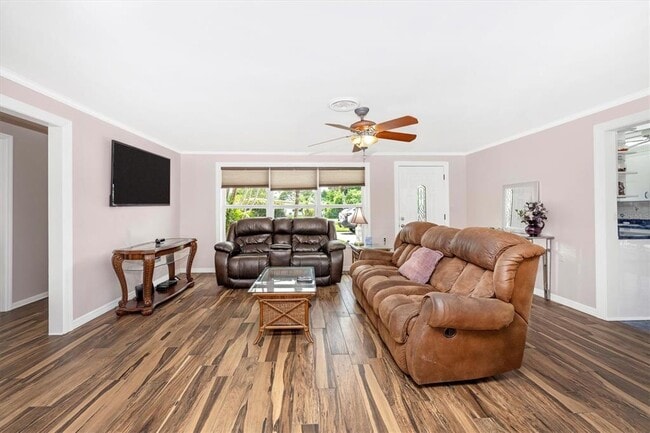 Photo - 203 N Broadway