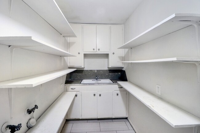 Building Photo - 5554 Beechnut St