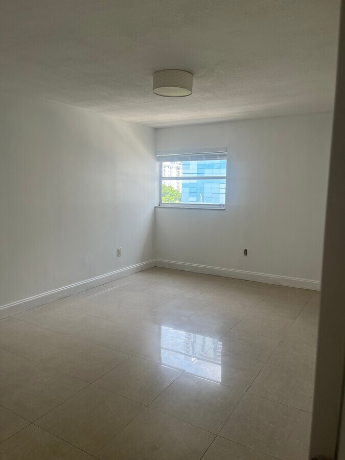Photo - 600 NE 25th St Unit Riviera Tower 51 LLC