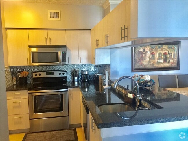 Building Photo - 17145 N Bay Rd Unit 4611 Rental