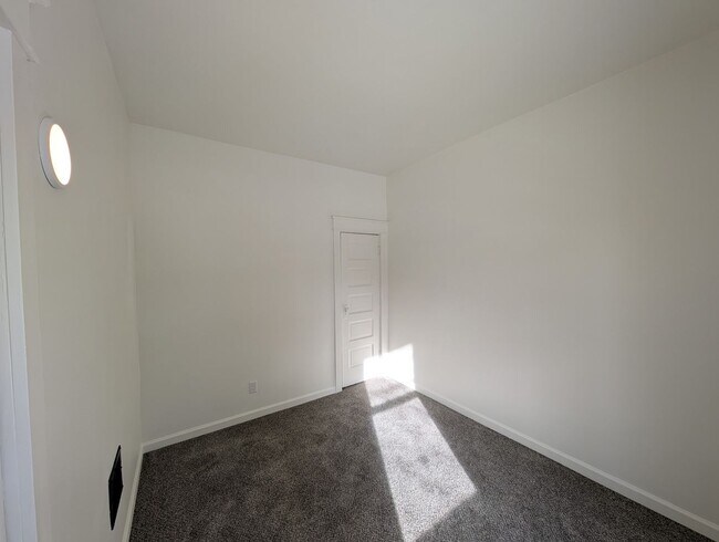 Photo - 502 E 2nd St Unit 502 E 2nd St Down