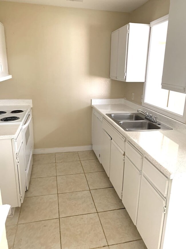 Photo - Newly refreshed spacious 2bedrooms,2 baths duplex in Eagle Lake, TX.