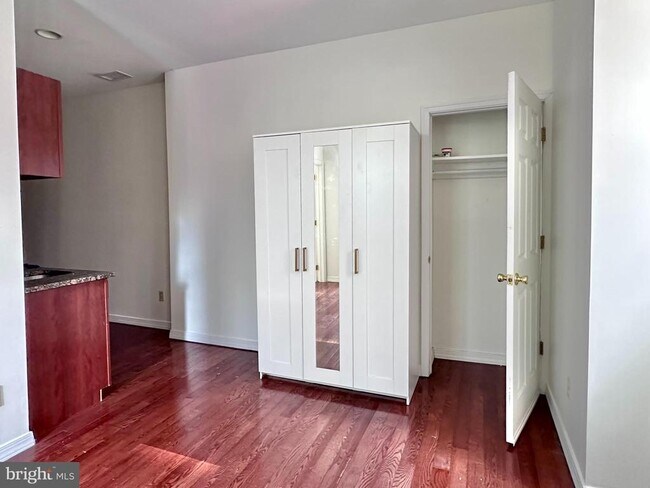 Photo - 118 S 12th St Unidad 4F