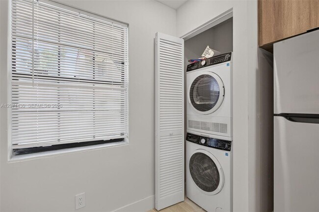 Photo - 2880 Coral Springs Dr Unidad 2878