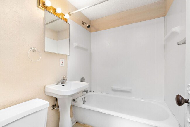 Photo - 4035 Charlotte