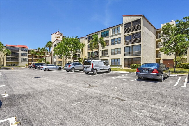 Building Photo - 2304 S Cypress Bend Dr Unit 512