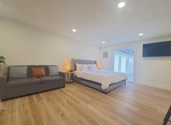 Photo - 12208 State St