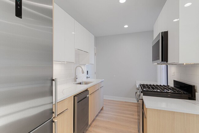Photo - 1552 W Juneway Ter