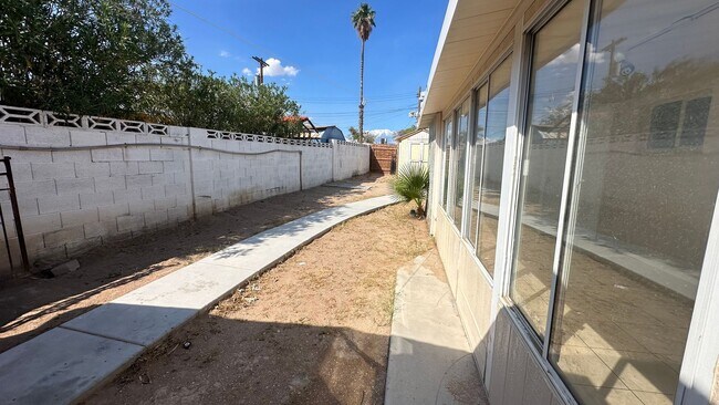 Photo - 3 BEDROOMS 2 BATHROOMS HOUSE AVAILABLE FOR...