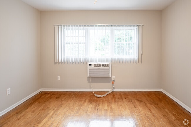 1BR, 1BA - Bedroom