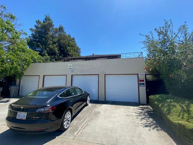 Building Photo - 3158 Moorpark Ave Unit 2