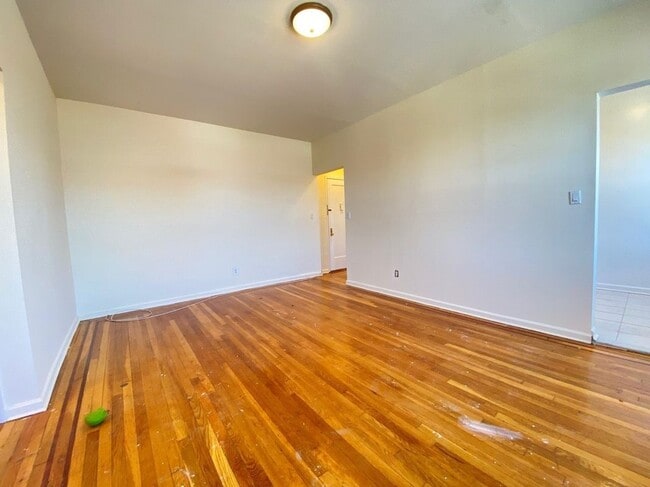 Photo - 2235 Cruger Ave Unit Apt 2D