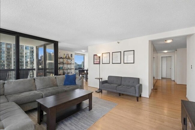 Photo - 1122 N Clark St Unit 2108