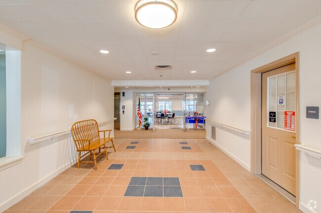 2BR, 1BA - 910SF