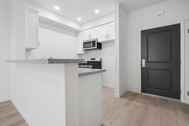 Building Photo - Yaya Columbus Rental
