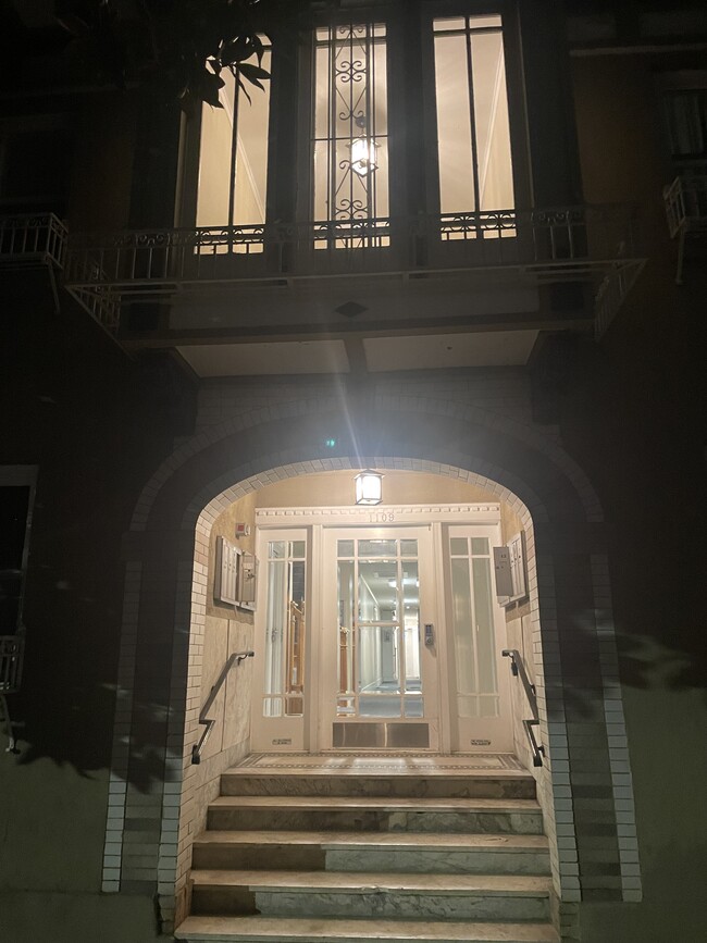 Photo - 1109 E 1st St