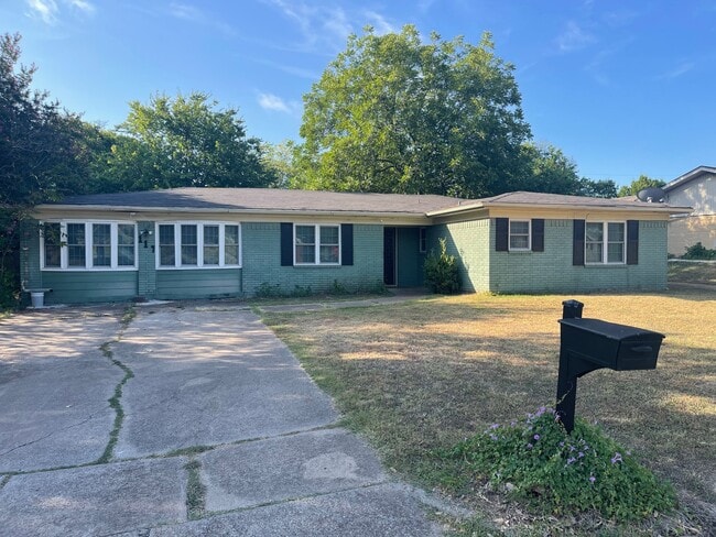 Building Photo - 117 Dawn Dr