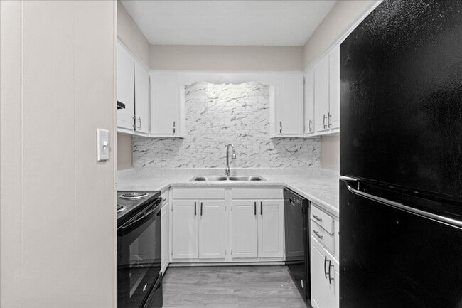 Photo - Chateau Apartments