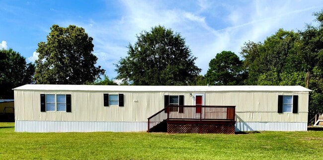 Building Photo - 102 Persimmon Dr