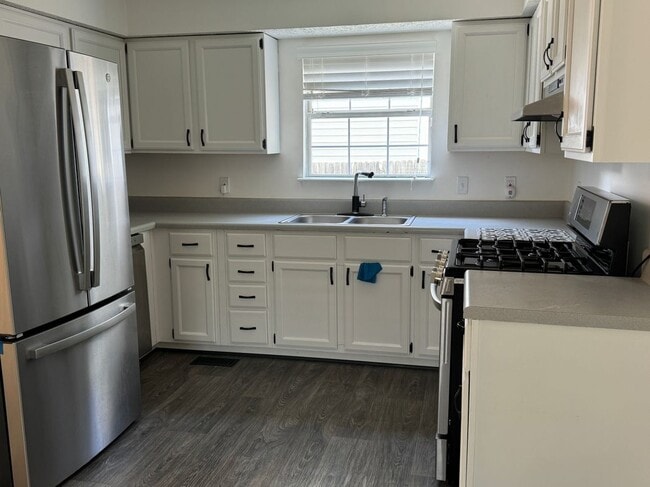 Photo - 400 W 30th St