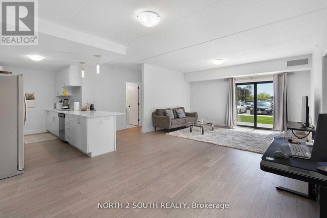 Photo - 2550 Sandwich W Pkwy Unité 102