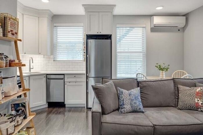 10 Chelsea St Unit 3
