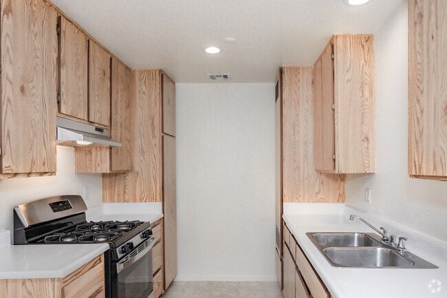 3BR, 2BA - 1,211SF - Kitchen