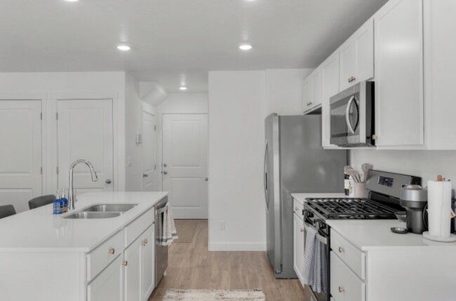 Photo - 662 W 1870 S Townhome