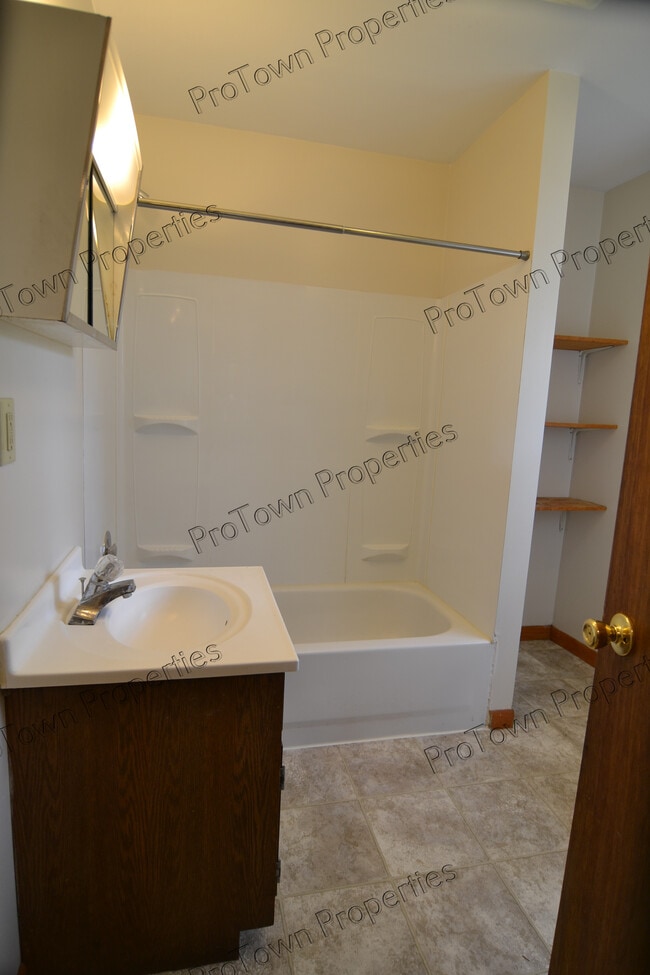 Photo - 106 Bowen Pl