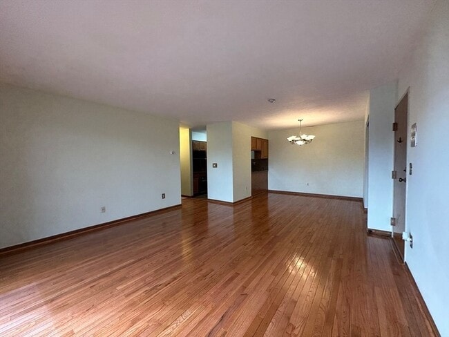 Photo - 340 Sunderland Rd Unit 17